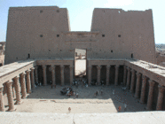 Image: Court and pylon from the roof of the pronaos