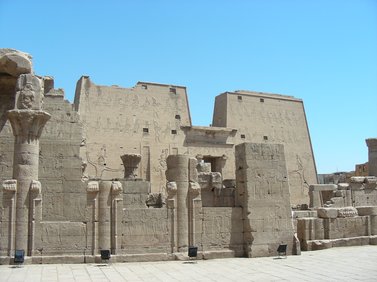 Image: Pylon and Mammisi